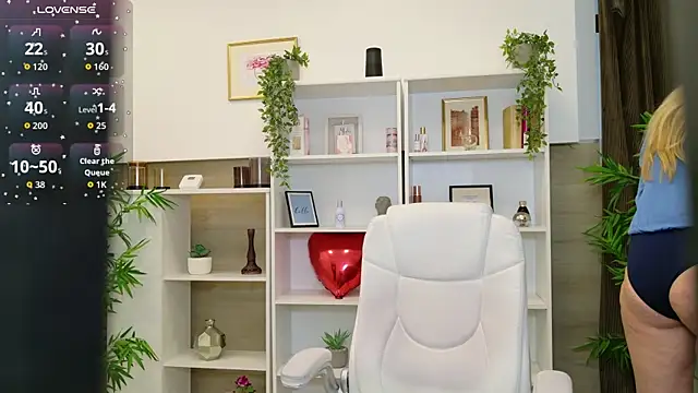 Snapshot of LadyLeea chatting on 06/24/26, 03:27 LadyLeea online show from 06/24/26, 03:27