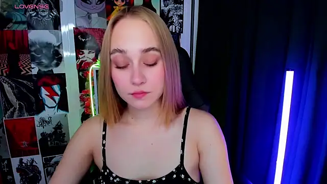 LianaBright online show from 10/17/25, 02:15