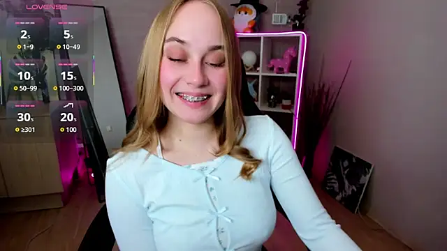 Snapshot of LianaBright chatting on 03/23/26, 02:04 LianaBright online show from 03/23/26, 02:04