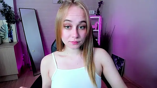 Snapshot of LianaBright chatting on 04/29/26, 02:15 LianaBright online show from 04/29/26, 02:15