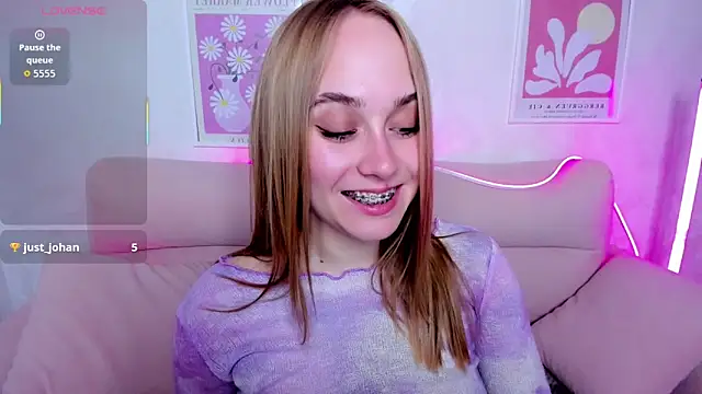 Snapshot of LianaBright chatting on 05/21/26, 01:45 LianaBright online show from 05/21/26, 01:45