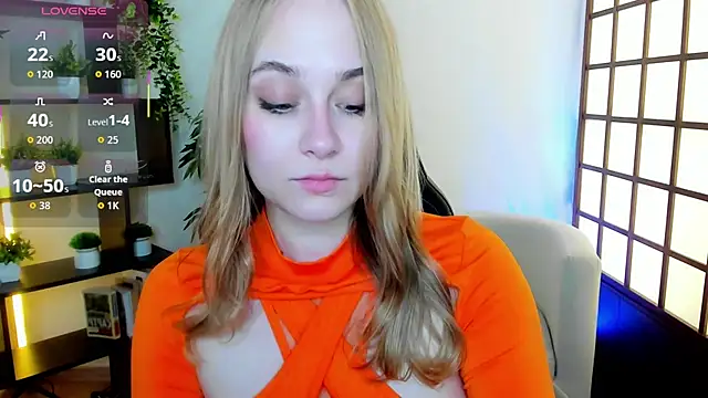 Snapshot of LianaBright chatting on 06/04/26, 01:44 LianaBright online show from 06/04/26, 01:44