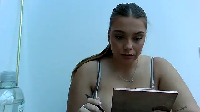 Snapshot of Krystal_Tx chatting on 10/16/25, 04:52 Krystal Tx online show from 10/16/25, 04:52