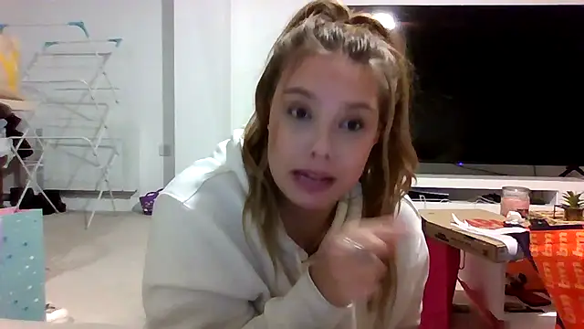 Snapshot of Krystal_Tx chatting on 10/31/25, 07:04 Krystal Tx online show from 10/31/25, 07:04