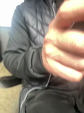 Snapshot of AlexGWoW chatting on 04/16/26, 07:09 AlexGWoW online show from 04/16/26, 07:09