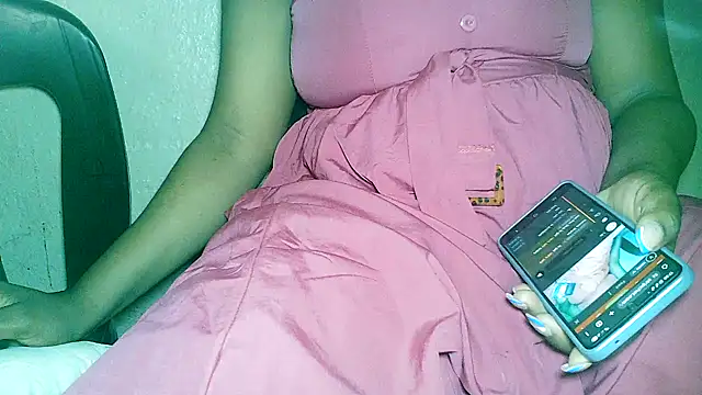 Snapshot of vanie chatting on 02/06/26, 03:59 vanie online show from 02/06/26, 03:59