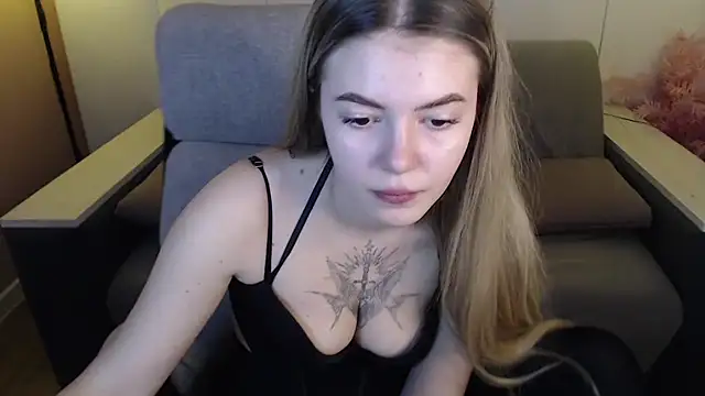 Snapshot of Ritaneer chatting on 03/18/25, 12:14 Ritaneer online show from 03/18/25, 12:14