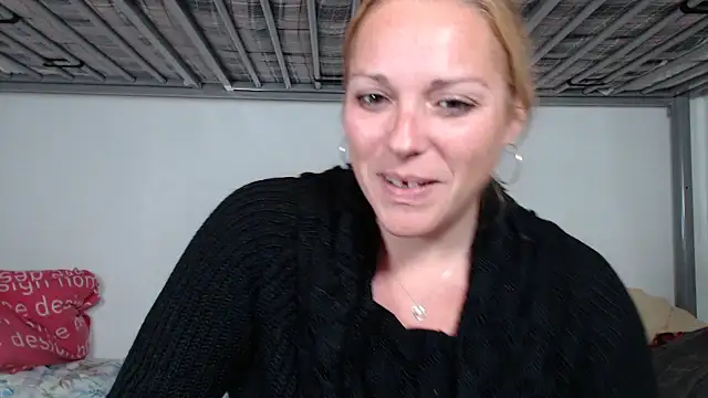 Doucelouve9 online show from 01/05/26, 05:27