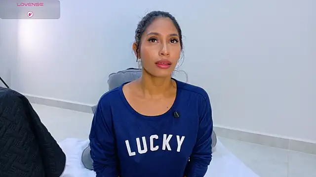 Snapshot of Anna_risse chatting on 04/20/26, 05:21 Anna risse online show from 04/20/26, 05:21