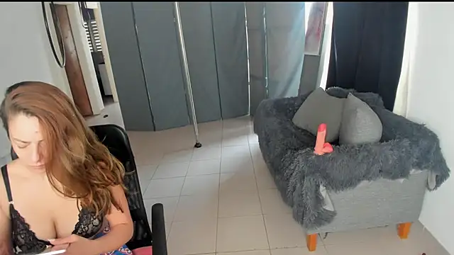 Snapshot of jessiburningheels chatting on 01/19/25, 04:46 jessiburningheels online show from 01/19/25, 04:46