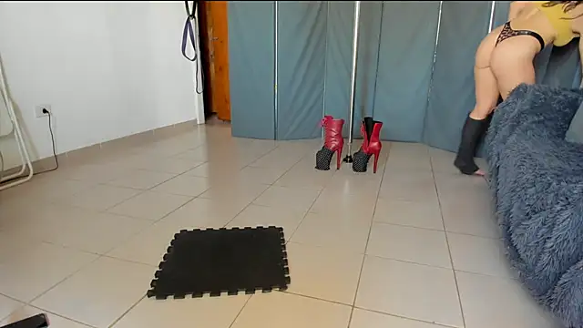 Snapshot of jessiburningheels chatting on 01/24/25, 06:25 jessiburningheels online show from 01/24/25, 06:25