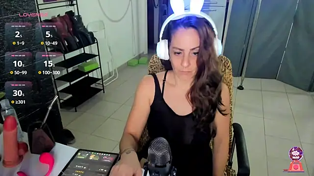 Snapshot of jessiburningheels chatting on 02/23/25, 10:28 jessiburningheels online show from 02/23/25, 10:28