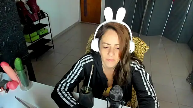 Snapshot of jessiburningheels chatting on 02/26/25, 10:15 jessiburningheels online show from 02/26/25, 10:15