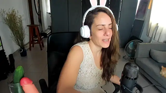 Snapshot of jessiburningheels chatting on 03/03/25, 01:31 jessiburningheels online show from 03/03/25, 01:31