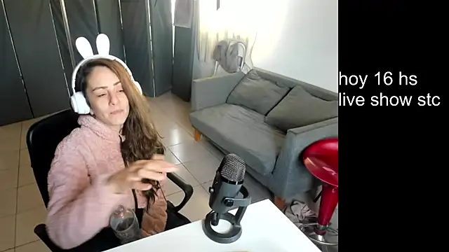 Snapshot of jessiburningheels chatting on 03/12/25, 02:12 jessiburningheels online show from 03/12/25, 02:12