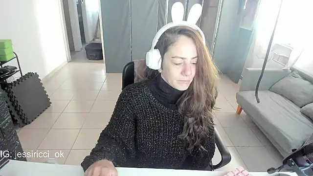 Snapshot of jessiburningheels chatting on 03/13/25, 11:51 jessiburningheels online show from 03/13/25, 11:51