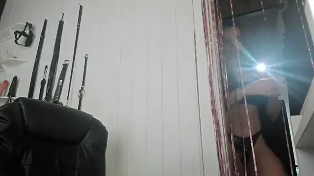 Snapshot of jessiburningheels chatting on 11/11/25, 10:26 jessiburningheels online show from 11/11/25, 10:26