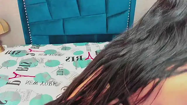 Snapshot of MaiteFlores chatting on 02/04/26, 04:24 MaiteFlores online show from 02/04/26, 04:24