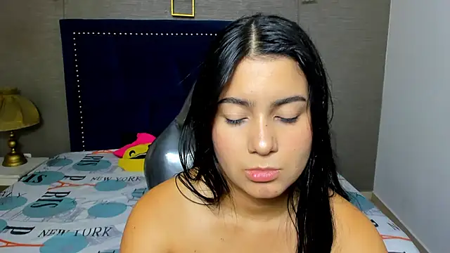 Snapshot of MaiteFlores chatting on 03/17/26, 01:25 MaiteFlores online show from 03/17/26, 01:25