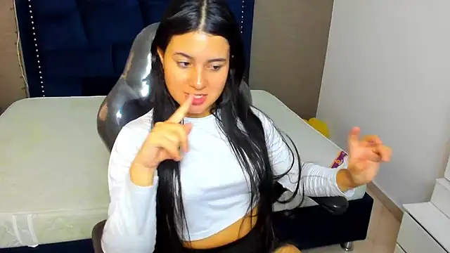 Snapshot of MaiteFlores chatting on 04/15/26, 03:30 MaiteFlores online show from 04/15/26, 03:30