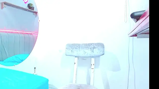 Snapshot of minimi_naty chatting on 12/15/24, 10:26 minimi naty online show from 12/15/24, 10:26