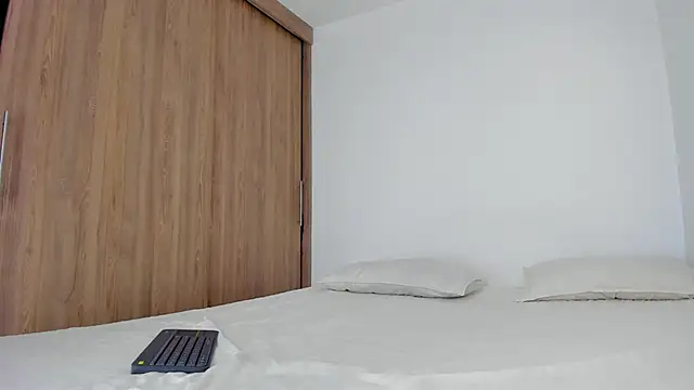 Snapshot of serge_7 chatting on 10/02/25, 08:05 serge 7 online show from 10/02/25, 08:05