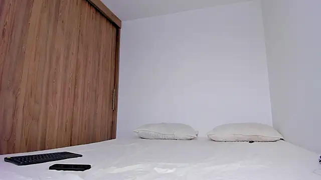 Snapshot of serge_7 chatting on 10/12/25, 07:02 serge 7 online show from 10/12/25, 07:02