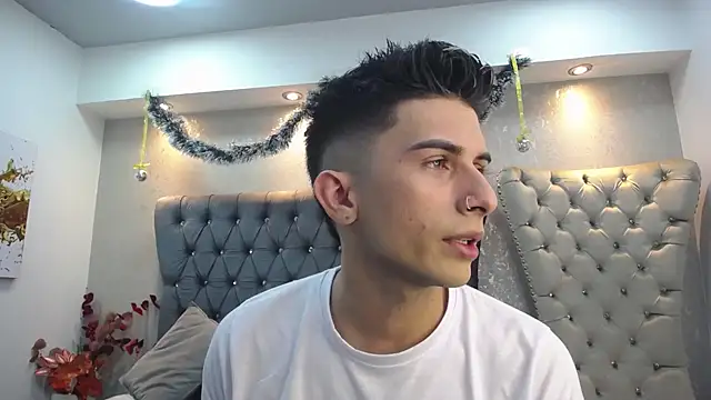 Snapshot of MrWilliseo chatting on 12/23/24, 06:37 MrWilliseo online show from 12/23/24, 06:37