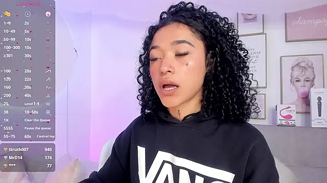 Snapshot of Crystal_Dluna chatting on 01/14/25, 06:49 Crystal Dluna online show from 01/14/25, 06:49