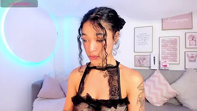 Snapshot of Crystal_Dluna chatting on 02/01/25, 12:37 Crystal Dluna online show from 02/01/25, 12:37