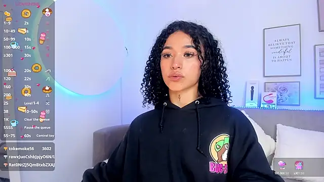 Snapshot of Crystal_Dluna chatting on 02/05/25, 03:52 Crystal Dluna online show from 02/05/25, 03:52