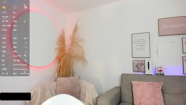 Snapshot of Crystal_Dluna chatting on 03/10/25, 12:37 Crystal Dluna online show from 03/10/25, 12:37