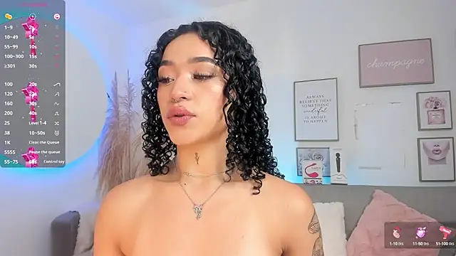 Snapshot of Crystal_Dluna chatting on 03/17/25, 01:29 Crystal Dluna online show from 03/17/25, 01:29