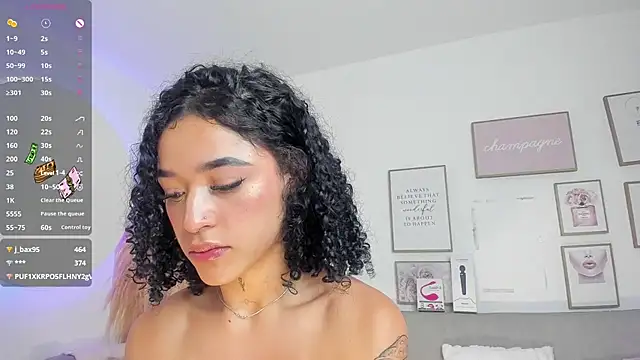 Snapshot of Crystal_Dluna chatting on 03/20/25, 06:42 Crystal Dluna online show from 03/20/25, 06:42