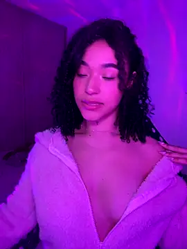 Snapshot of Crystal_Dluna chatting on 09/11/25, 12:22 Crystal Dluna online show from 09/11/25, 12:22