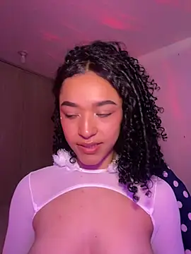 Snapshot of Crystal_Dluna chatting on 09/11/25, 04:40 Crystal Dluna online show from 09/11/25, 04:40