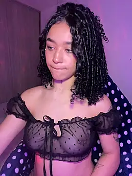 Snapshot of Crystal_Dluna chatting on 09/16/25, 02:18 Crystal Dluna online show from 09/16/25, 02:18