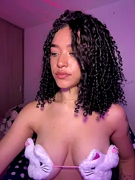 Snapshot of Crystal_Dluna chatting on 09/18/25, 02:41 Crystal Dluna online show from 09/18/25, 02:41