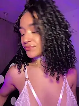 Snapshot of Crystal_Dluna chatting on 09/19/25, 04:40 Crystal Dluna online show from 09/19/25, 04:40