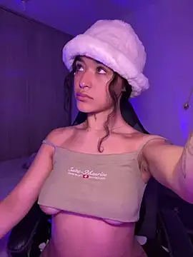 Snapshot of Crystal_Dluna chatting on 09/30/25, 03:50 Crystal Dluna online show from 09/30/25, 03:50