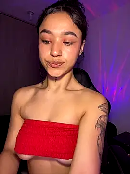 Snapshot of Crystal_Dluna chatting on 10/15/25, 03:01 Crystal Dluna online show from 10/15/25, 03:01