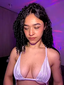 Snapshot of Crystal_Dluna chatting on 10/20/25, 06:08 Crystal Dluna online show from 10/20/25, 06:08