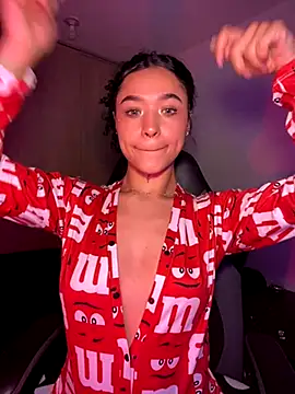 Snapshot of Crystal_Dluna chatting on 10/23/25, 05:01 Crystal Dluna online show from 10/23/25, 05:01