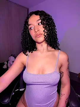 Snapshot of Crystal_Dluna chatting on 10/28/25, 05:48 Crystal Dluna online show from 10/28/25, 05:48