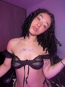 Snapshot of Crystal_Dluna chatting on 11/06/25, 04:19 Crystal Dluna online show from 11/06/25, 04:19