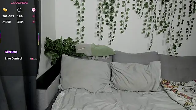 whoa-hoa-hoa-hoa-hoa online show from 09/30/25, 05:40