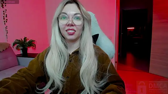 whoa-hoa-hoa-hoa-hoa online show from 11/30/25, 04:55