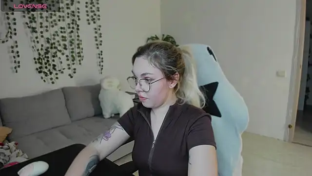 whoa-hoa-hoa-hoa-hoa online show from 01/13/26, 04:23