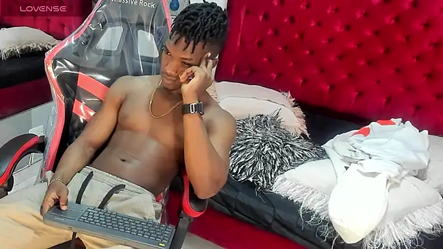 Snapshot of KENDER21_ chatting on 01/15/25, 12:04 KENDER21  online show from 01/15/25, 12:04