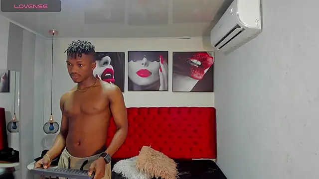 Snapshot of KENDER21_ chatting on 02/07/25, 12:17 KENDER21  online show from 02/07/25, 12:17